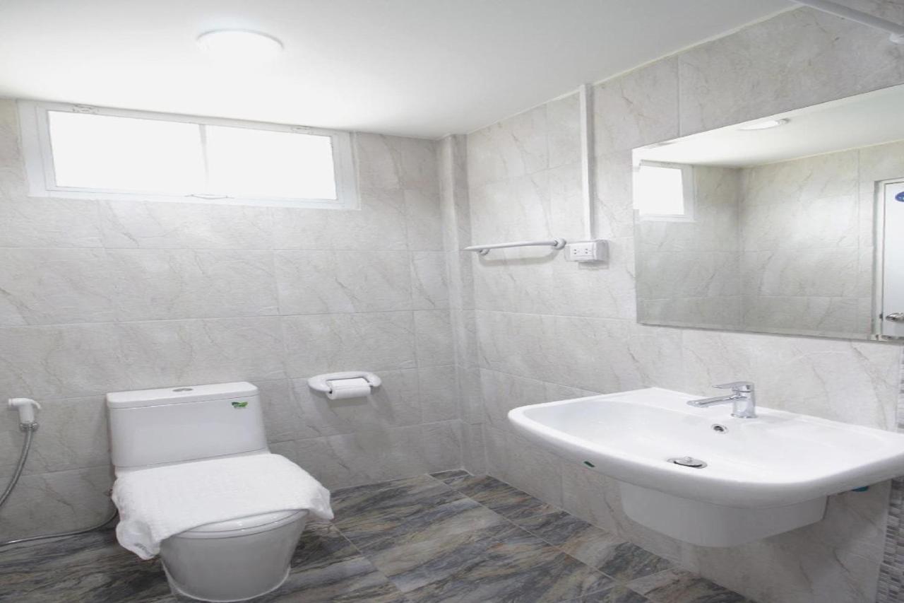 בנגקוק R 17 Living Hotel מראה חיצוני תמונה